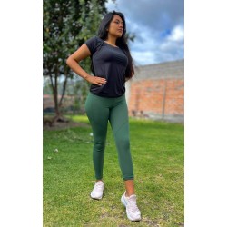 Camiseta Deportiva Negra y...